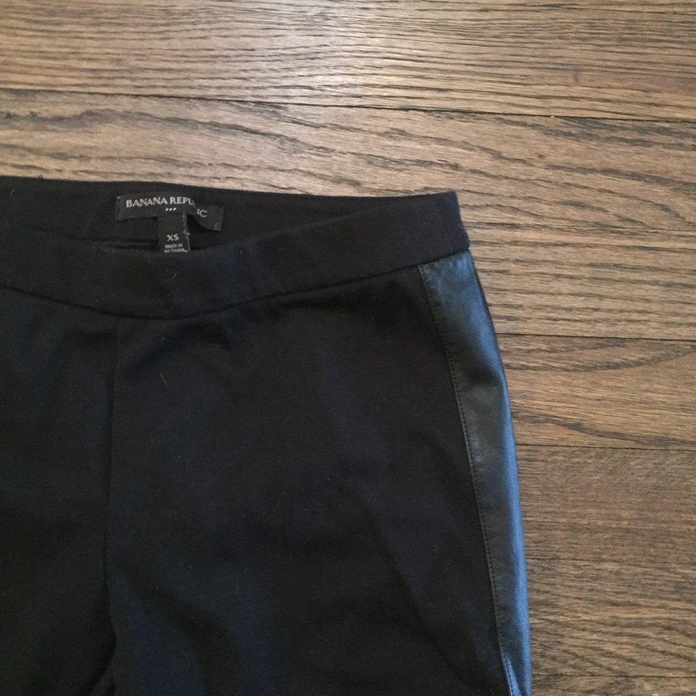 Black leggings with leather & zipper ankle detail